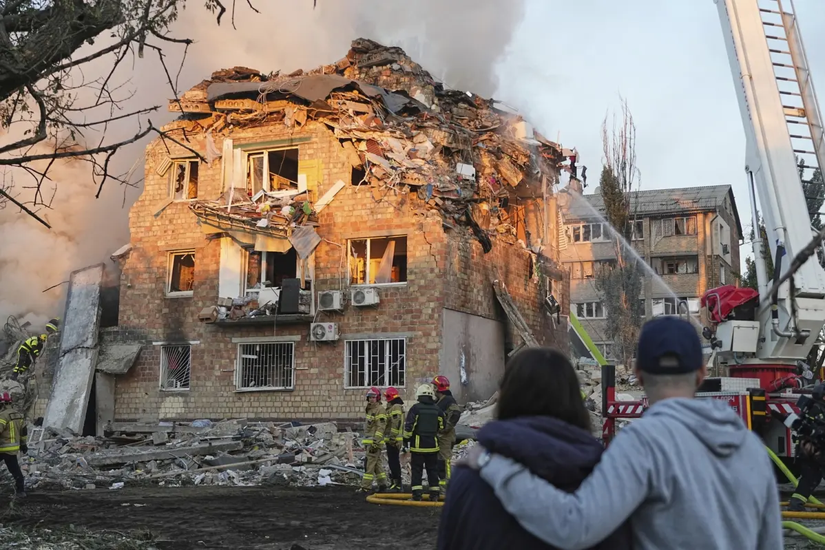 Ucraina, i danni dopo un attacco russo nella notte a Kiev , APN