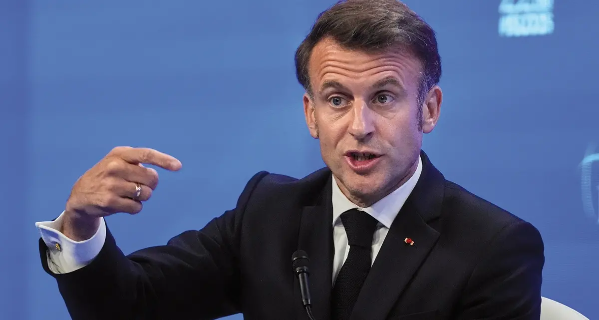 Macron mostra i muscoli a Putin: «Francia pronta a combattere»