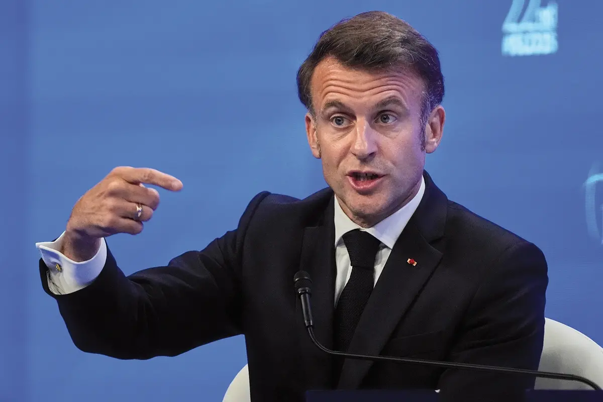 Macron mostra i muscoli a Putin: «Francia pronta a combattere»