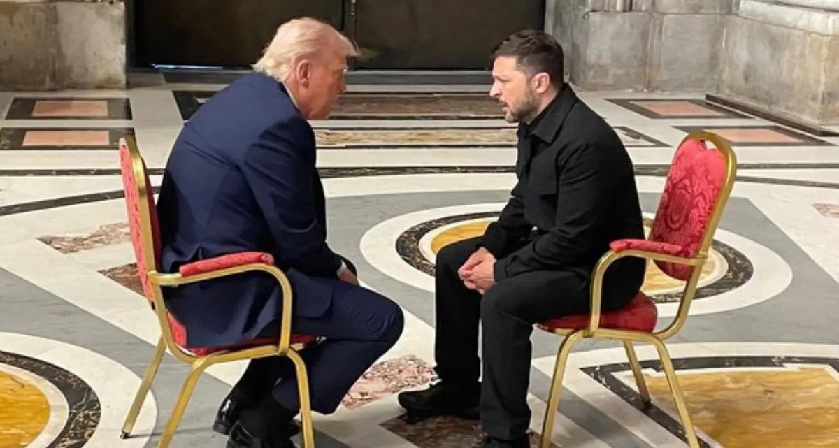 Ucraina, dopo il vertice in Vaticano tra Trump e Zelensky il Cremlino tende la mano: «Trattative in corso per fermare la guerra»