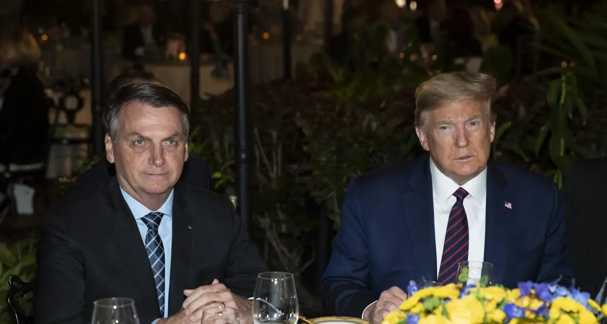 Trump ringhia al Brasile di Lula: «Assolvi l’amico Bolsonaro o vi metto i dazi!»