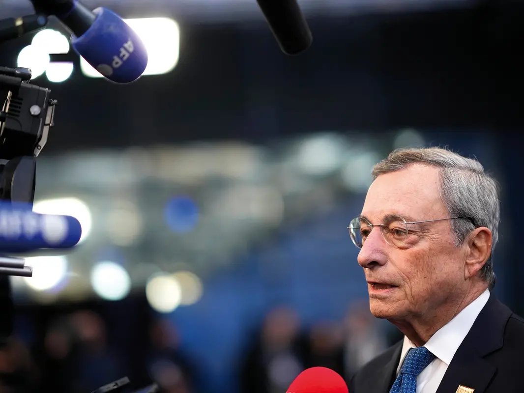 Draghi “apre” a Trump e sprona i leader europei: «I dazi? Tratteremo»