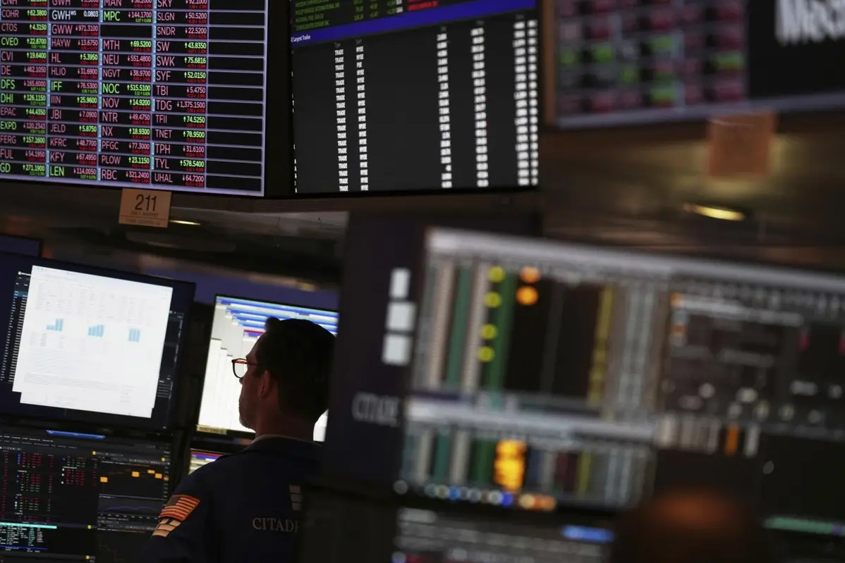People work on the floor at the New York Stock Exchange in New York, Monday, March 31, 2025. (AP Photo/Seth Wenig) , APN