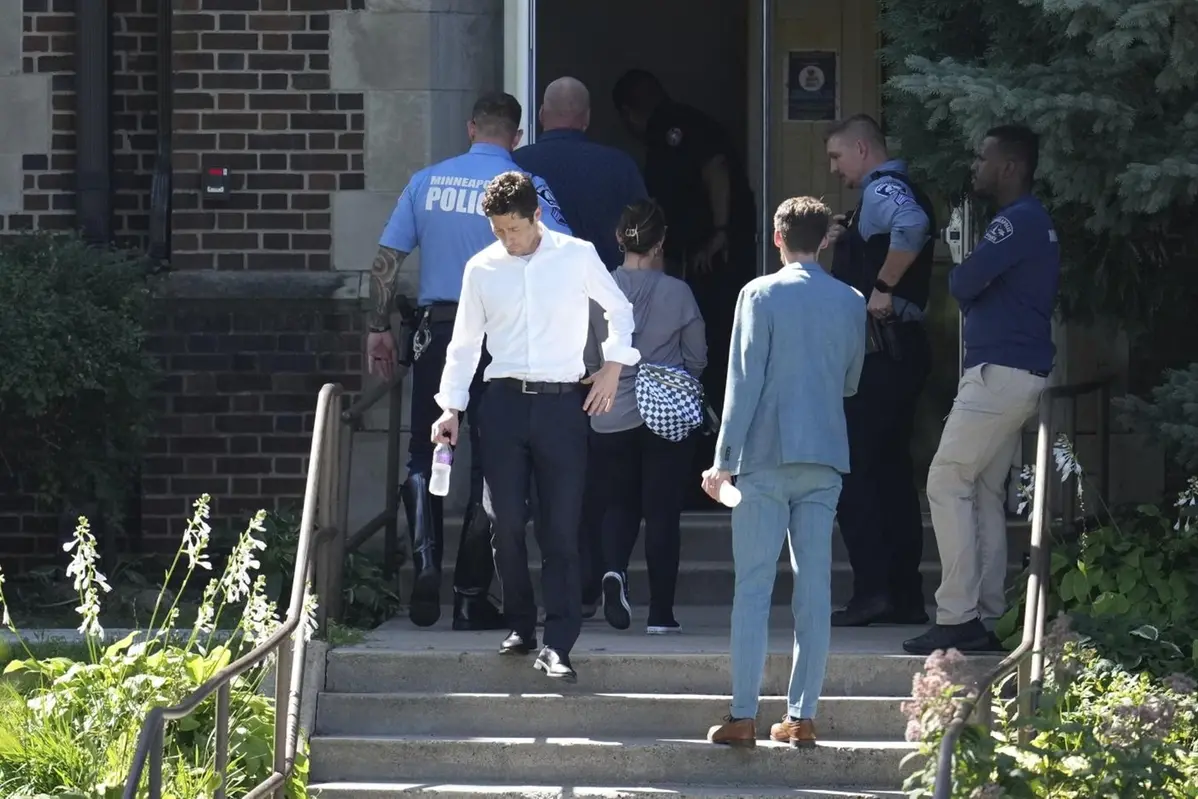 Sparatoria in chiesa e scuola cattolica a Minneapolis , APN