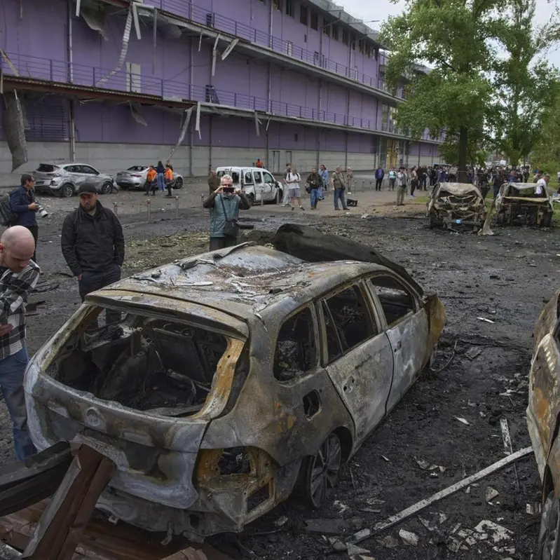 Ucraina-Russia, tregua solo sulla carta: bombardamenti e droni continuano. Tensione alta alla vigilia della parata a Mosca