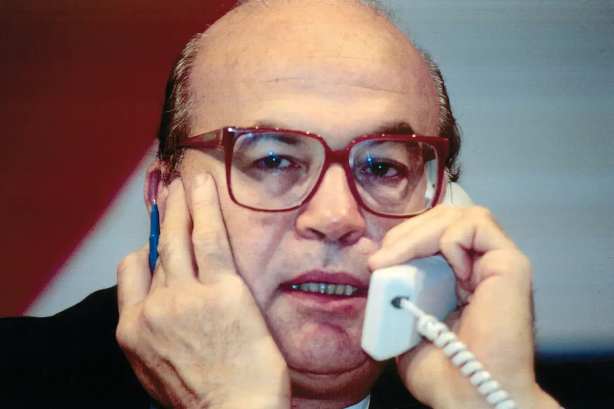 Foto LaPresse Torino/Vincenzo Coraggio Storico anni \\'90 Bettino Craxi Benedetto Craxi, detto Bettino (Milano, 24 febbraio 1934 \\u2013 Hammamet, 19 gennaio 2000), \\u00E8 stato un politico italiano, Presidente del Consiglio dei ministri dal 4 agosto 1983 al 17 aprile 1987 e Segretario del Partito Socialista Italiano dal 1976 al 1993. nella foto: Bettino Craxi Photo LaPresse Turin/Vincenzo Coraggio Hystory 90\\'s Bettino Craxi in the photo: Bettino Craxi , LaPresse