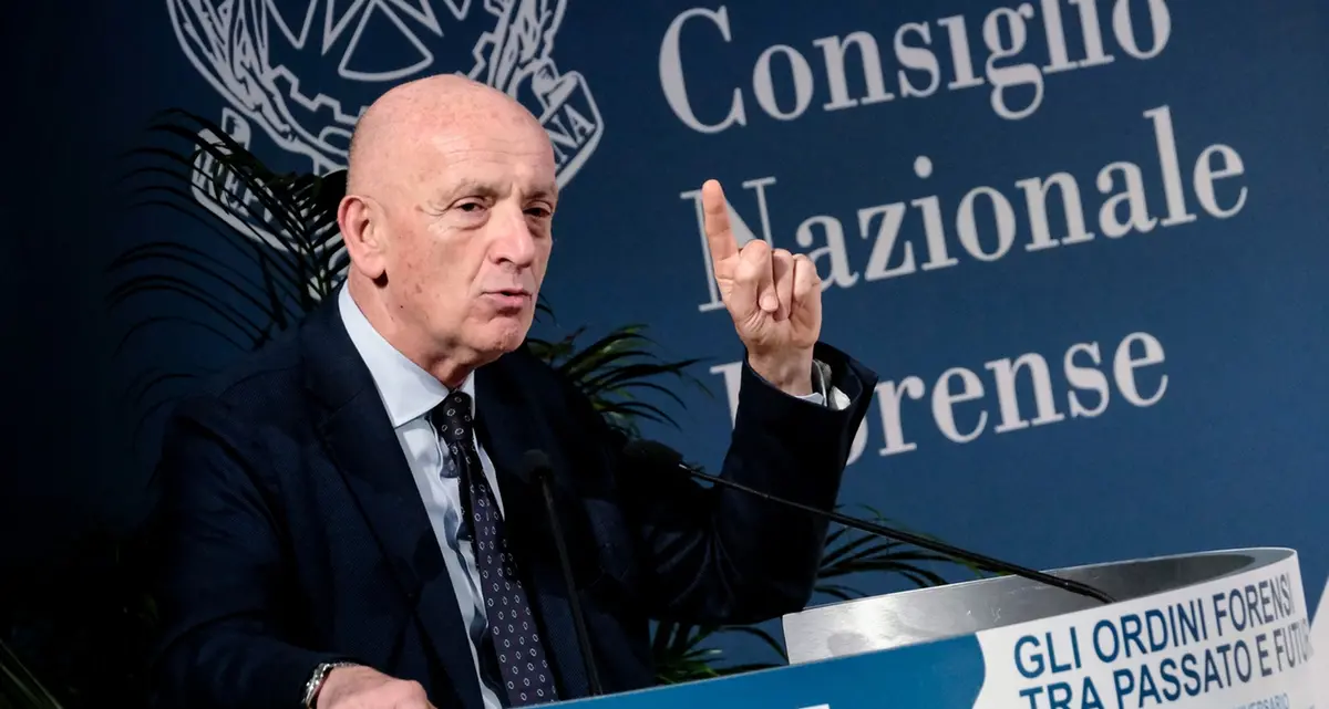 Francesco Paolo Sisto indica la strada: «Dialogo sì, ma niente ingerenze: le leggi le fa il Parlamento...»