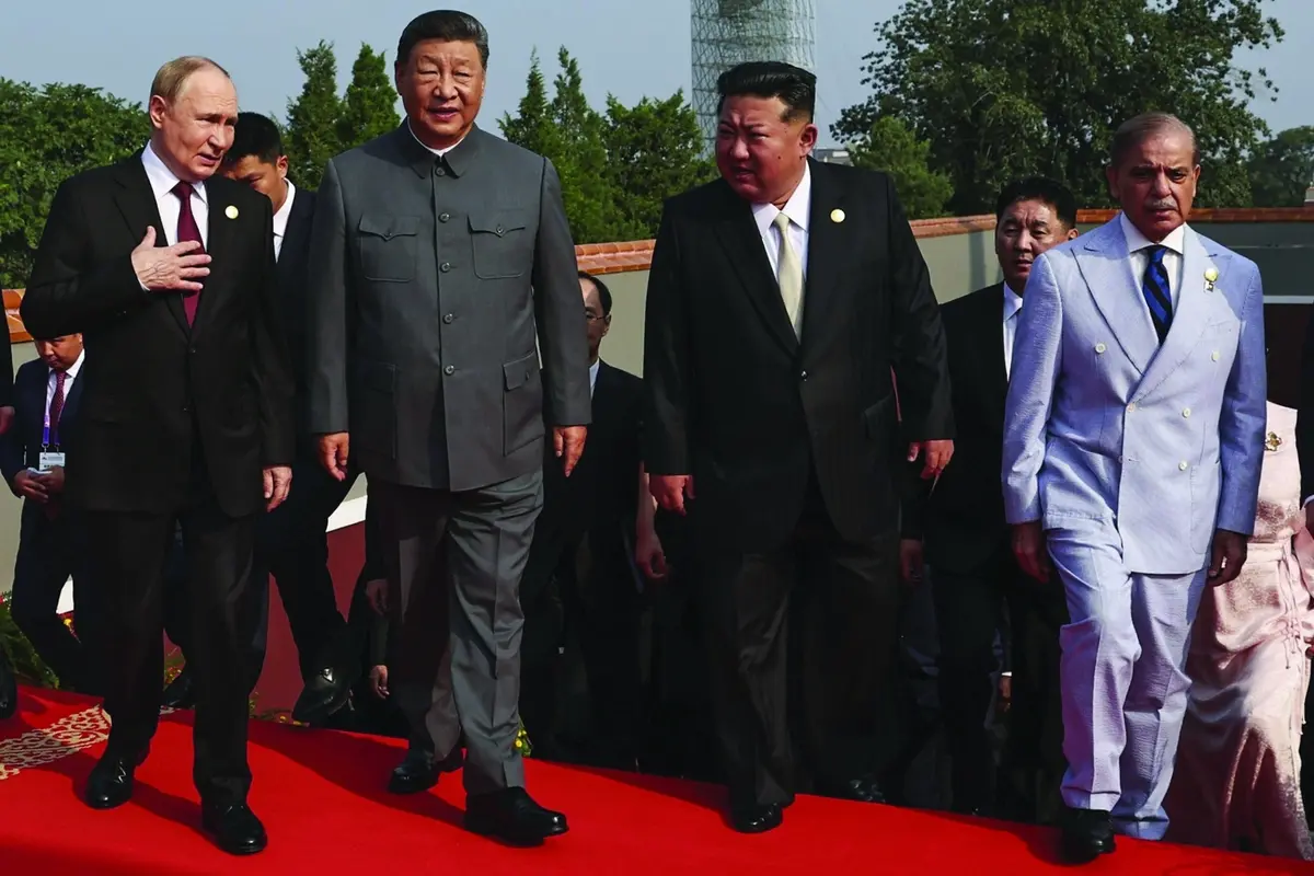 From left, Russian President Vladimir Putin, Chinese President Xi Jinping, North Korean leader Kim Jong Un and Pakistani Prime Minister Shehbaz Sharif arrive at a military parade to commemorate the 80th anniversary of Japan\\'s World War II surrender held in front of Tiananmen Gate in Beijing, China, Wednesday, Sept. 3, 2025. (Alexander Kazakov, Sputnik, Kremlin Pool Photo via AP) Associated Press/LaPresse , APN
