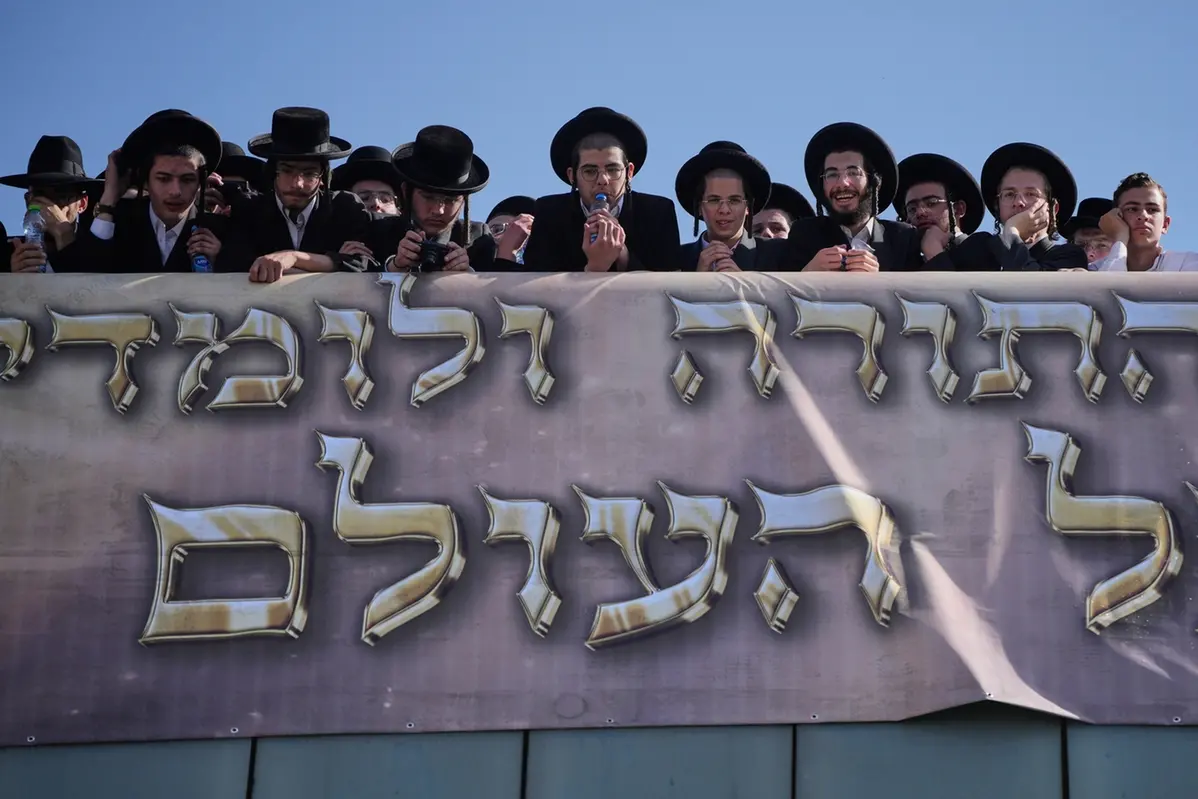 Ultra-Orthodox Jews gather for a protest against plans to force them to serve in the Israeli military, in Jerusalem, Thursday, Oct. 30, 2025. (AP Photo/Ohad Zwigenberg) Associated Press / LaPresse Only italy and spain , APN