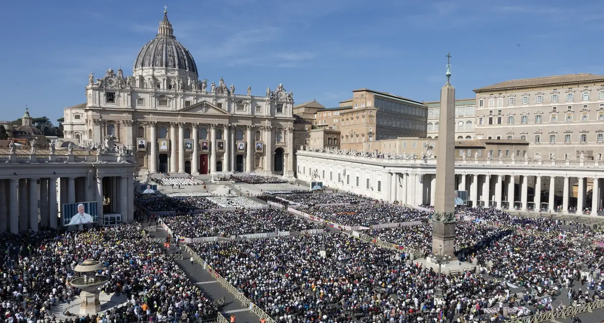 Il Vaticano rilancia la monogamia: «Nel matrimonio ci si sceglie ogni giorno»