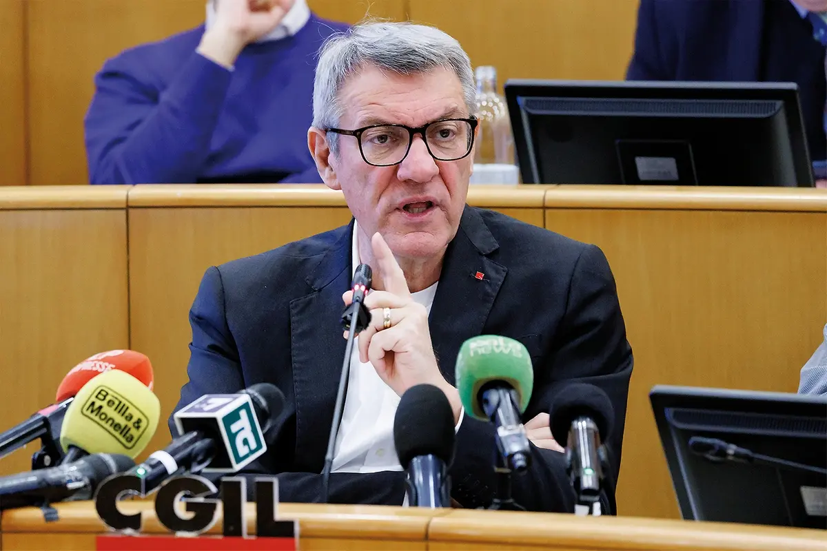 Il segretario generale della Cgil Maurizio Landini durante la conferenza stampa sulla legge di Bilancio, Roma, Mercoled\\u00EC 8 Ottobre 2025 (Foto Roberto Monaldo / LaPresse) General secretary of the Cgil union Maurizio Landin during the press conference on the budget lawi, Rome, Wednesday, October 8, 2025 (Photo by Roberto Monaldo / LaPresse) , LAPRESSE