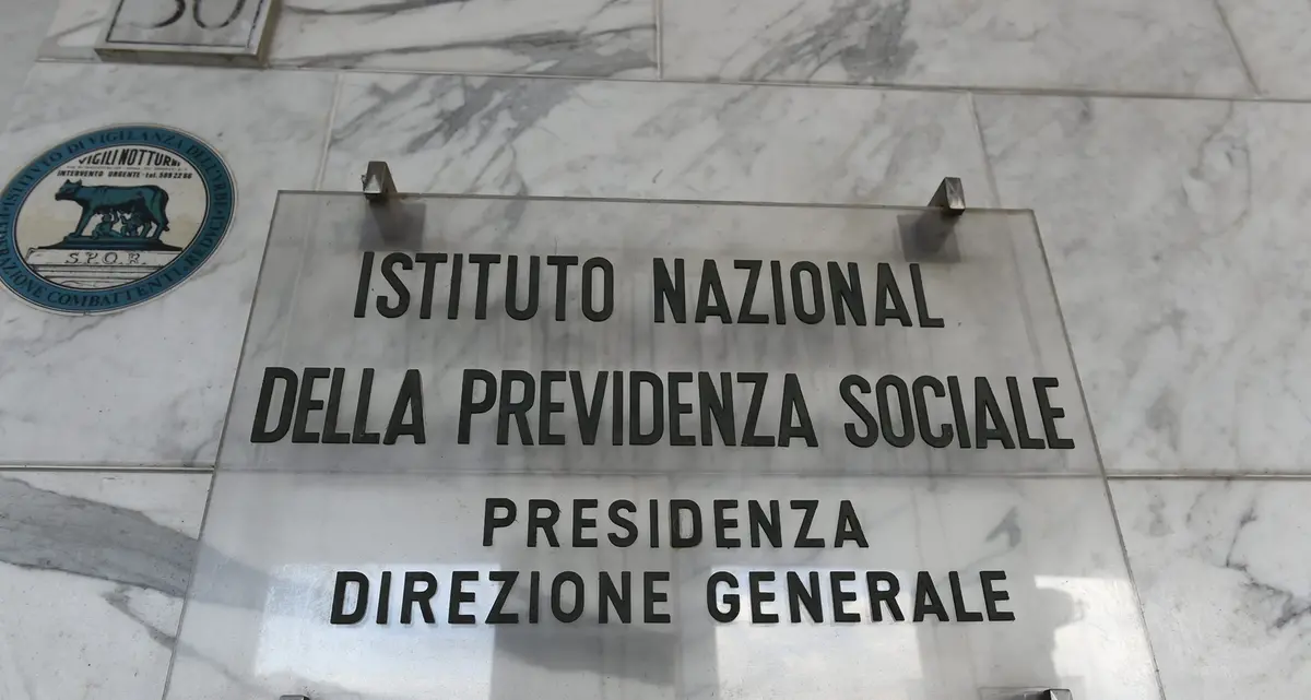 “Quota 100”, inammissibile la questione sul divieto di cumulo dei redditi