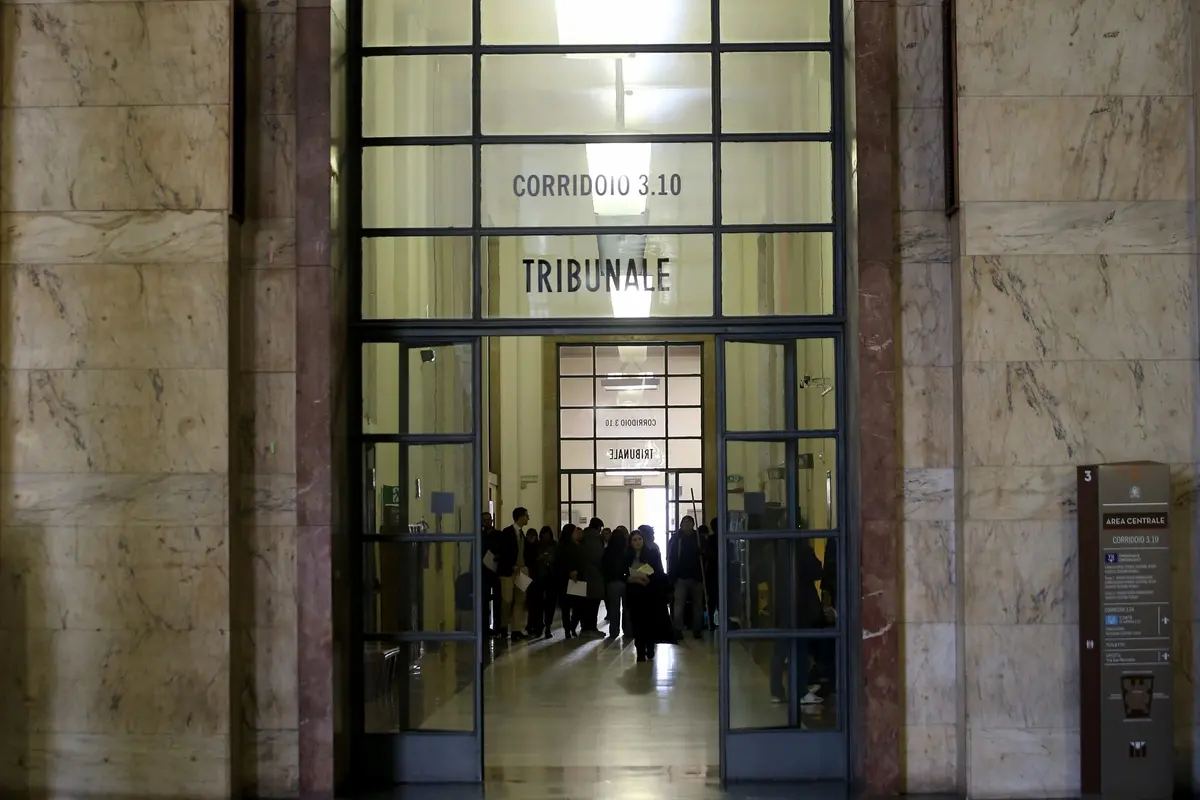 TRIBUNALE DI MILANO PALAZZO DI GIUSTIZIA CORRIDOIO 3.10 TRIBUNALE , IMAGOECONOMICA