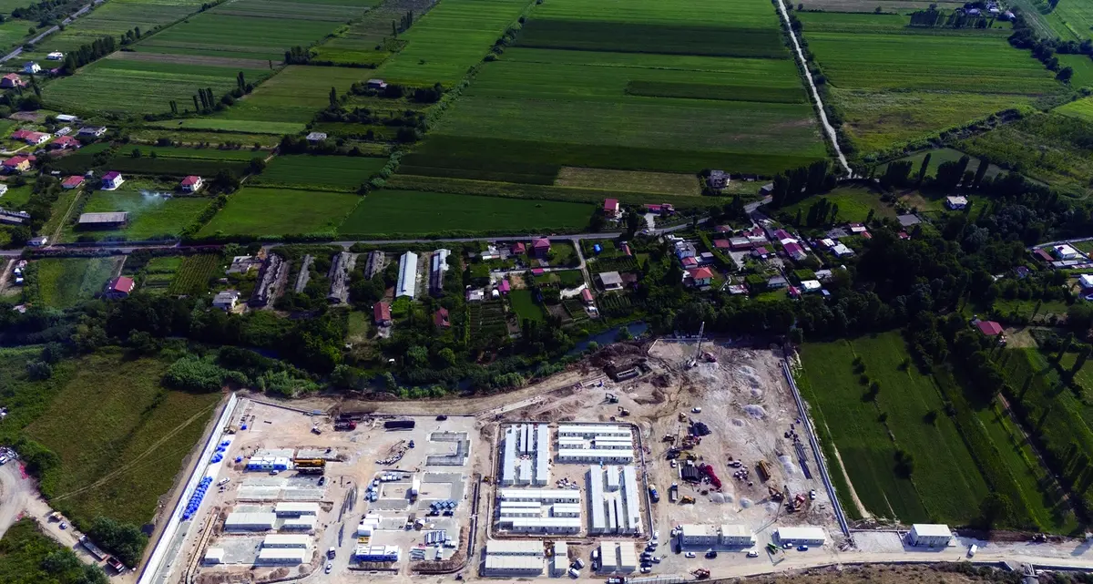 Dal viaggio disumano al lockdown psichico: dentro gli eventi critici del Cpr di Gjadër