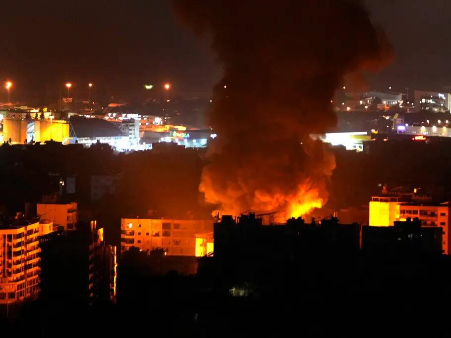 Israele bombarda Beirut. Morti 21 palestinesi nell'attacco alla moschea di Gaza