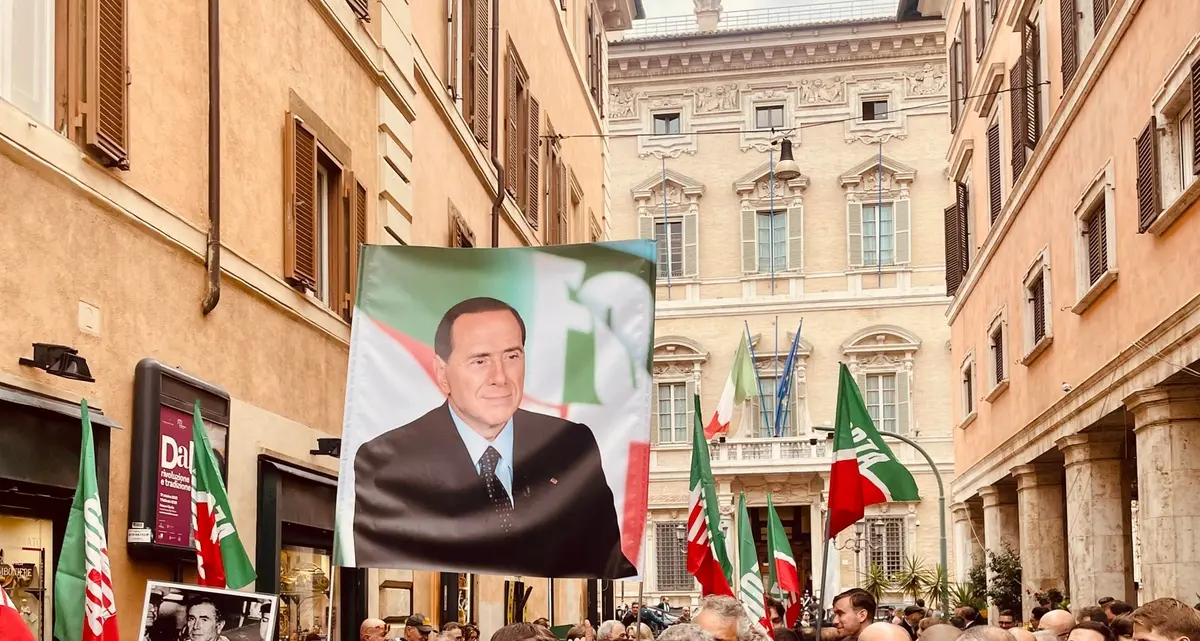 Se FI non riesce a elaborare una campagna referendaria senza pensare al Cavaliere