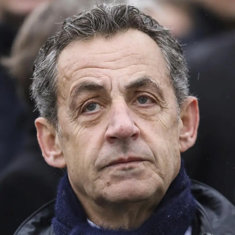 Sarkozy condannato a tre anni, uno con il braccialetto elettronico