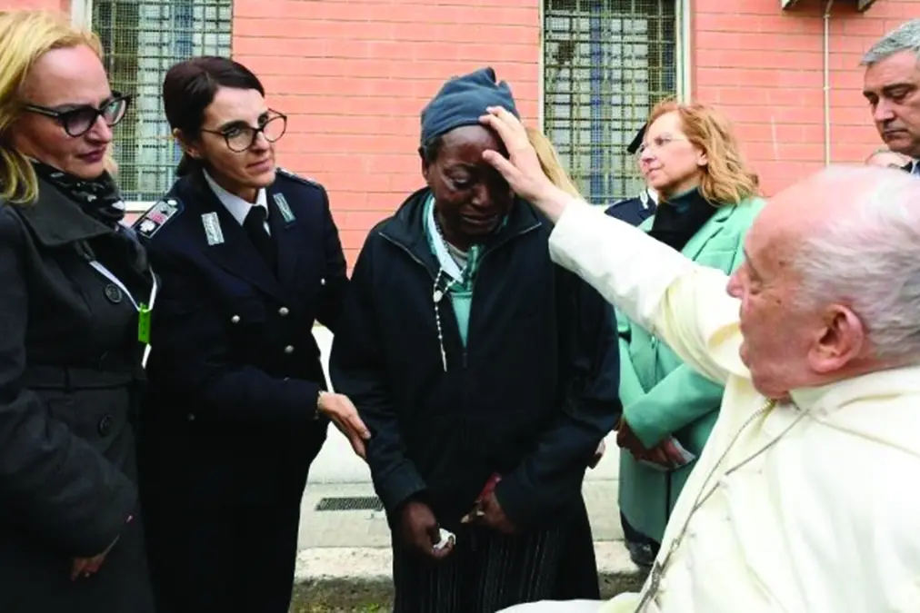 Papa Francesco benedice in carcere Patricia