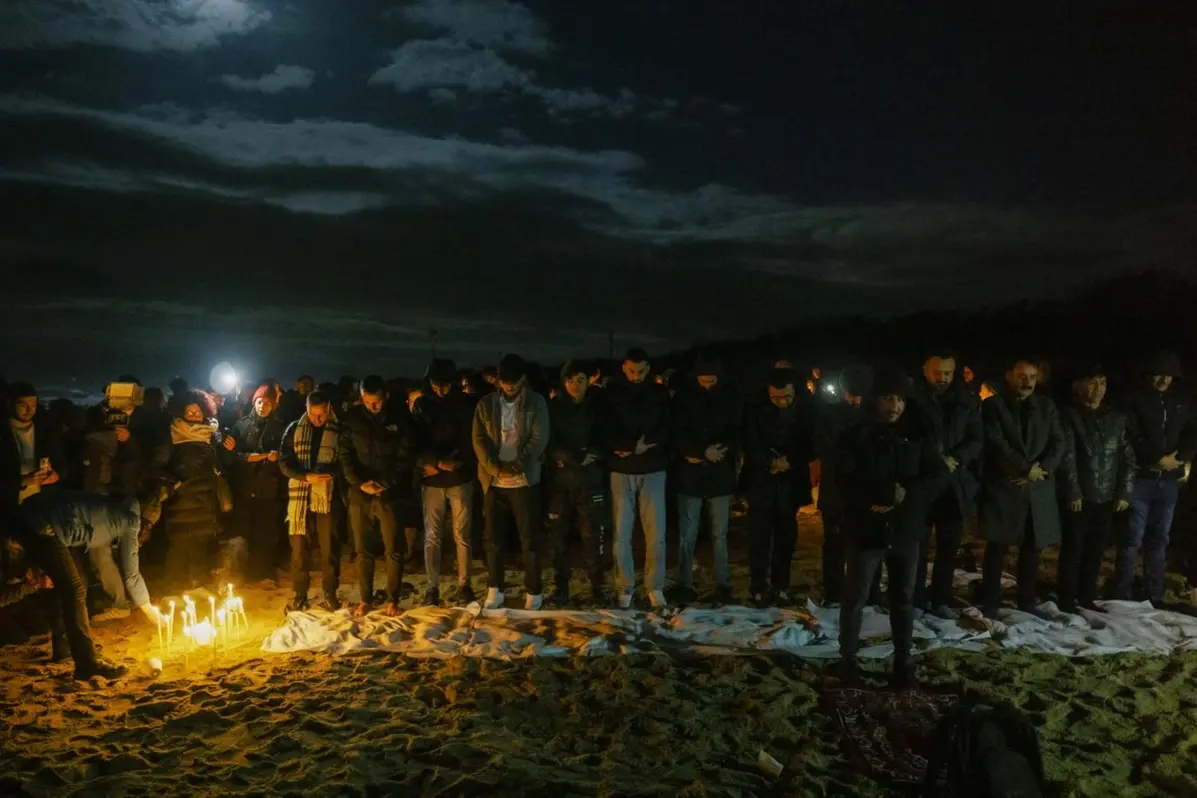 Commemorazione sulla spiaggia di Steccato di Cutro per la strage dei migranti