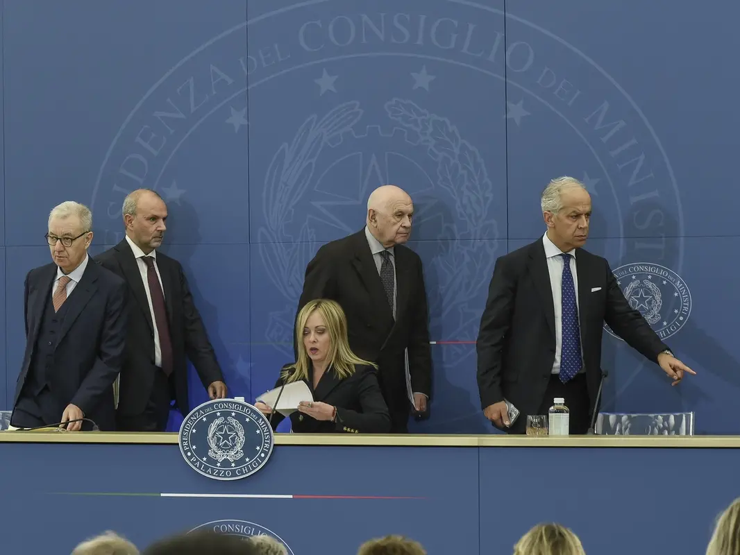 Il generale libico Almasri liberato per «evitare ritorsioni». Ma non c’erano prove