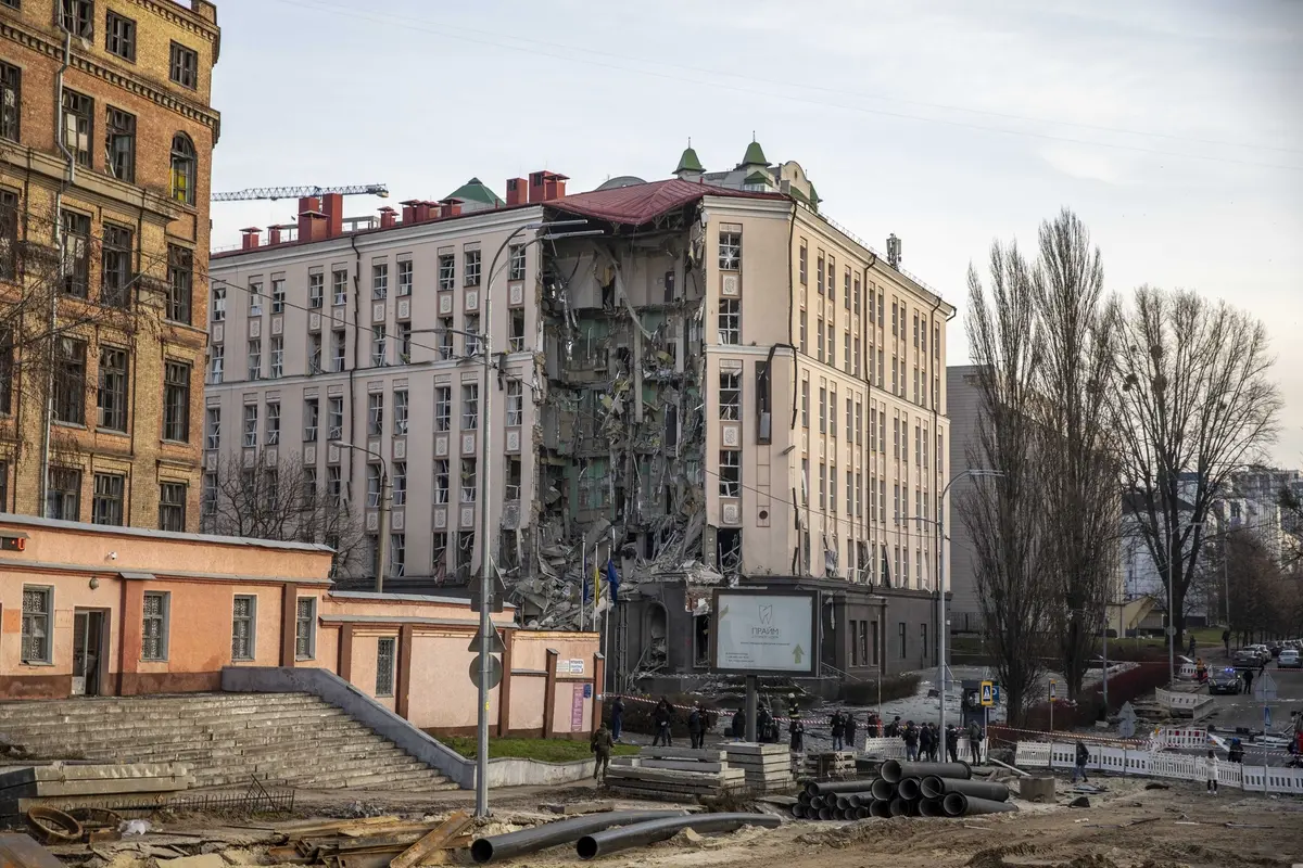 KIEV, HOTEL COLPITO DALL\\' ATTACCO MISSILISTICO RUSSO , IMAGOECONOMICA