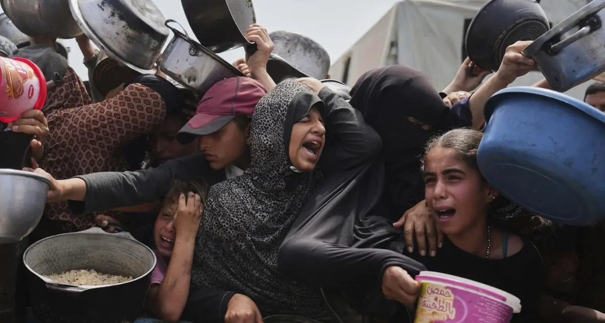 Attacco a Gaza, Israele colpisce una scuola rifugio. Almeno 10 morti tra cui un bambino