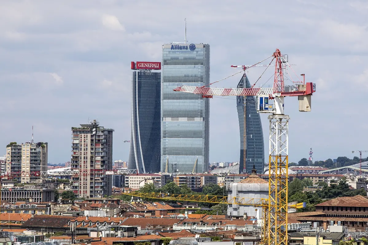DUOMO DI MILANO CHIESA ESTERNO TERRAZZA SKYLINE CITYLIFE TORRE ALLIANZ TORRE GENERALI TRE TORRI , IMAGOECONOMICA