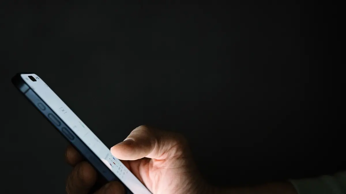 A quei “machi” travolti dall’emancipazione basta una paginetta social!