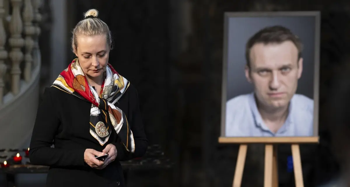 L’atto di accusa di Yulia Navalnaya: “Mio marito fu avvelenato in carcere”. No comment di Mosca