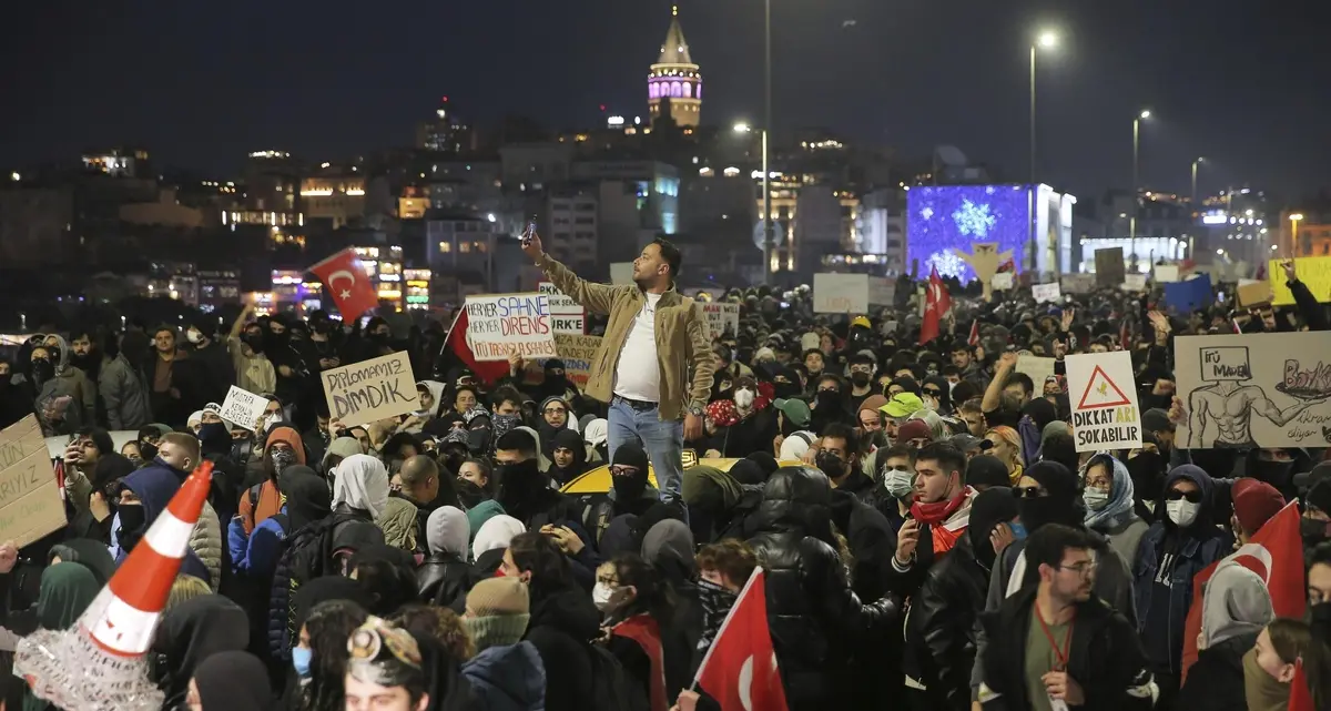Tensione a Istanbul: 87 arresti nel dodicesimo anniversario delle proteste di Gezi Park