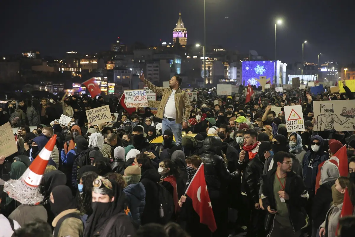 Turchia, protesta dopo l\\'arresto del sindaco di Istanbul Ekrem Imamoglu