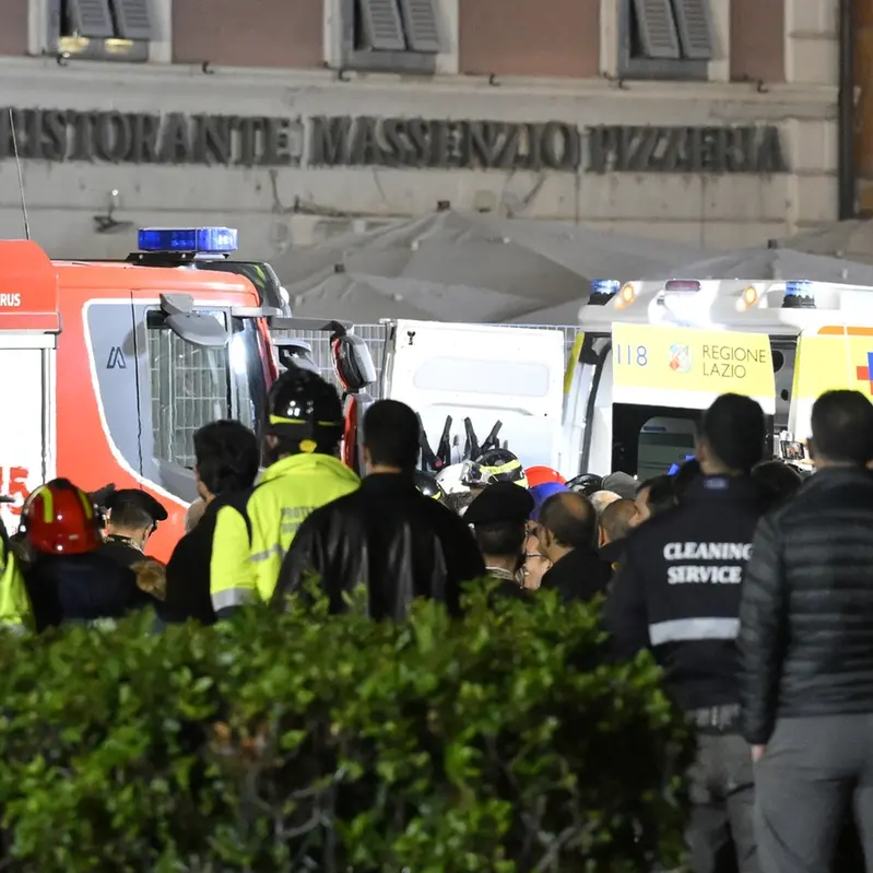 Muore operaio nel crollo della Torre dei Conti: tragedia in un cantiere del Pnrr
