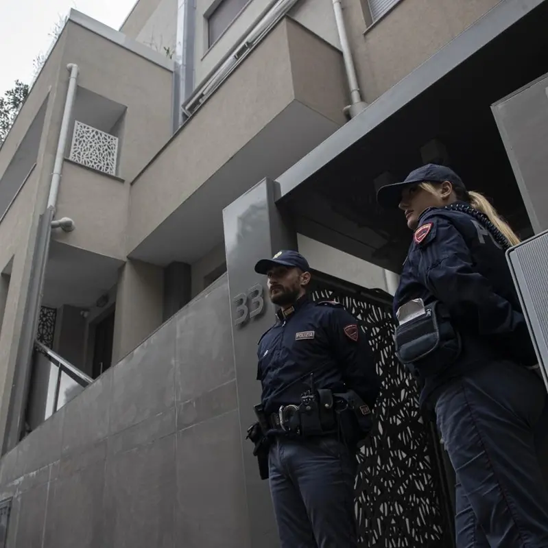 Milano, uccisa a coltellate dal compagno sotto gli occhi dei vicini
