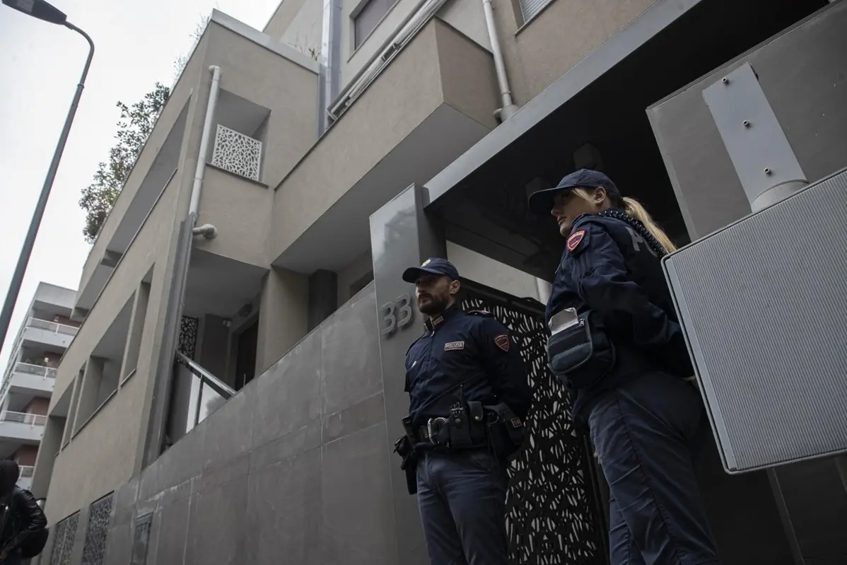 Milano, uccisa a coltellate dal compagno sotto gli occhi dei vicini