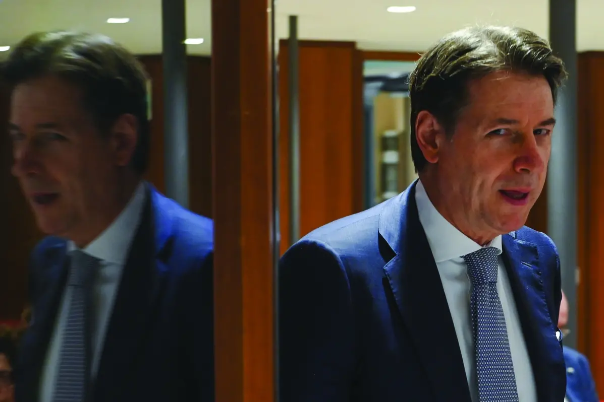 GIUSEPPE CONTE POLITICO , IMAGOECONOMICA
