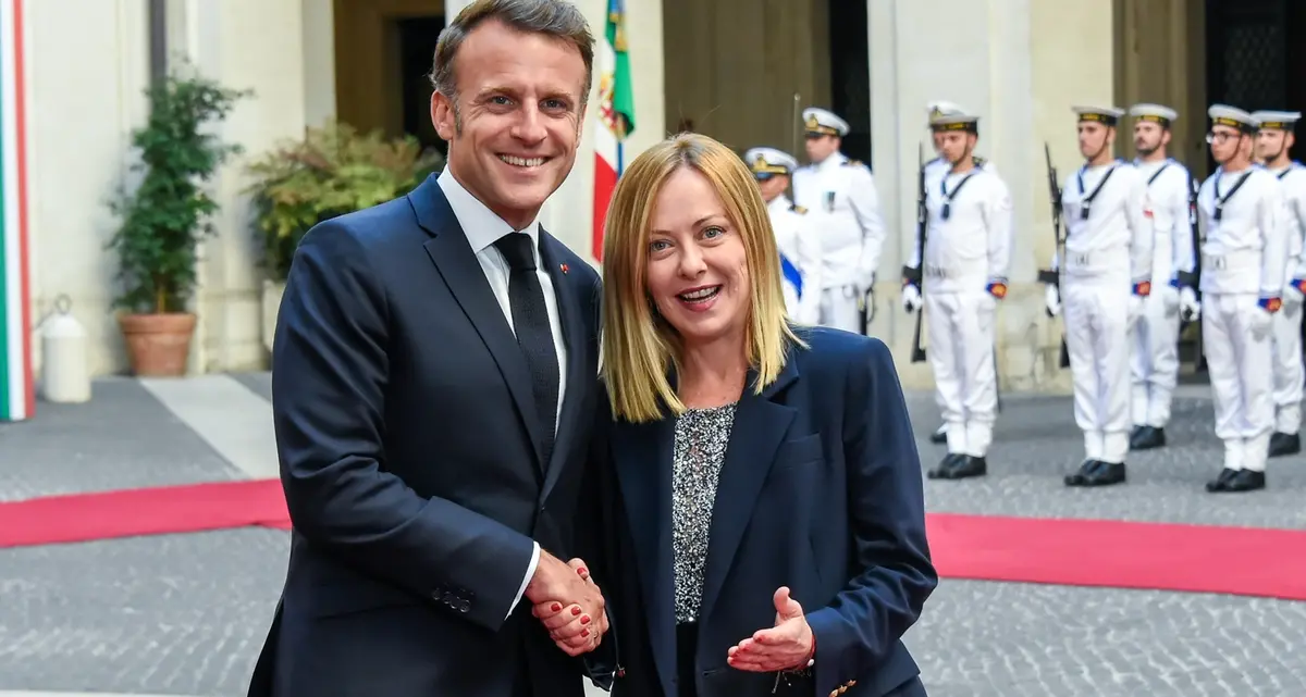 Il patto Meloni-Macron fa esultare FI. La Lega tace ma prepara la “guerriglia”