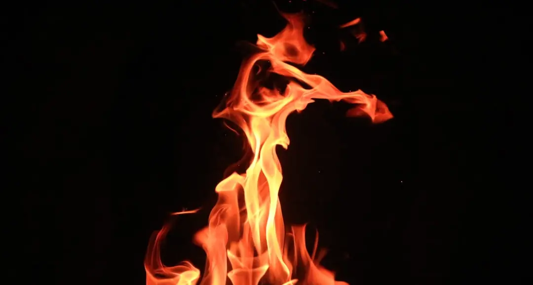 Siculiana, in fiamme l’auto di un avvocato: indagini in corso