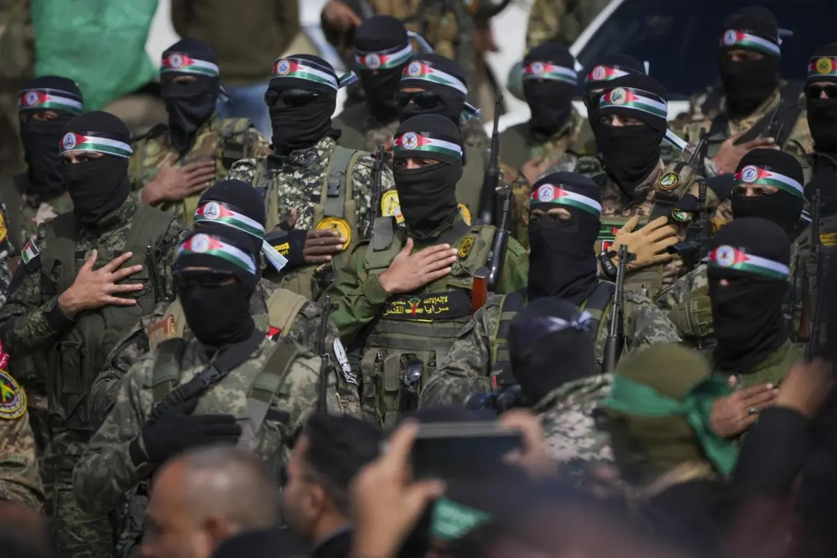 FILE - Hamas fighters stand in formation ahead of a ceremony to hand over Israeli hostages to the Red Cross in Nuseirat, Gaza Strip, Feb. 22, 2025. (AP Photo/Abdel Kareem Hana, File) Associated Press / LaPresse Only italy and Spain , AP