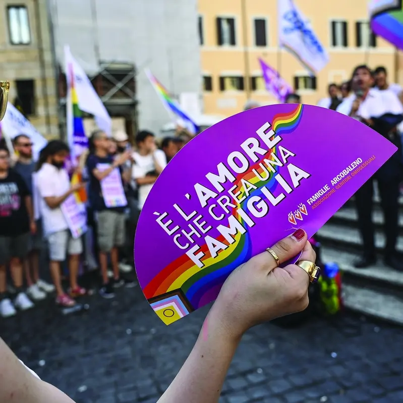 No, la Consulta non “apre” la strada alla procreazione tra due donne: ribadisce solo la tutela dei bambini