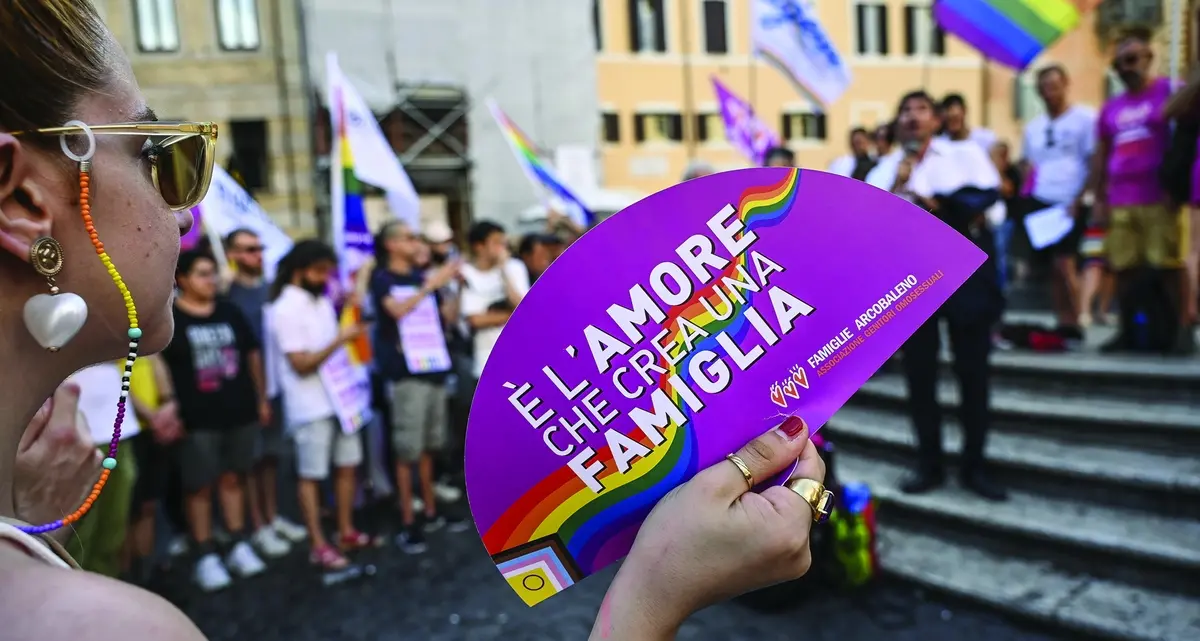 No, la Consulta non “apre” la strada alla procreazione tra due donne: ribadisce solo la tutela dei bambini
