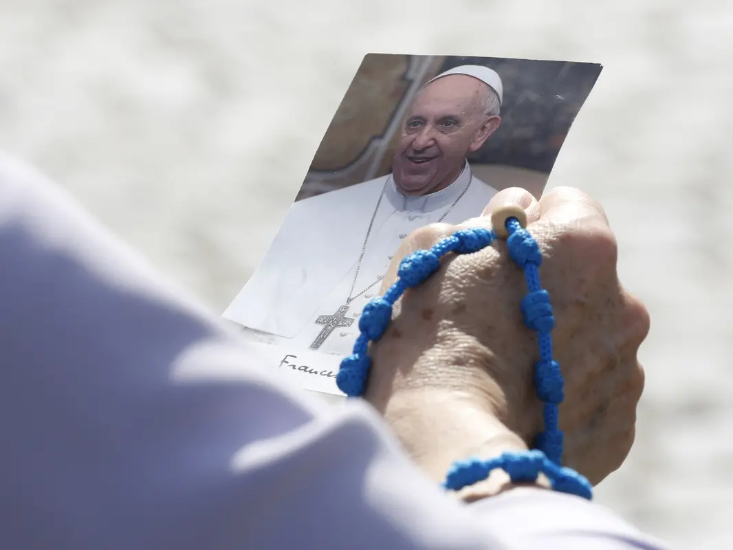 Le vecchiaia vista da Papa Francesco: «La morte non è la fine di tutto, ma l'inizio di qualcosa»