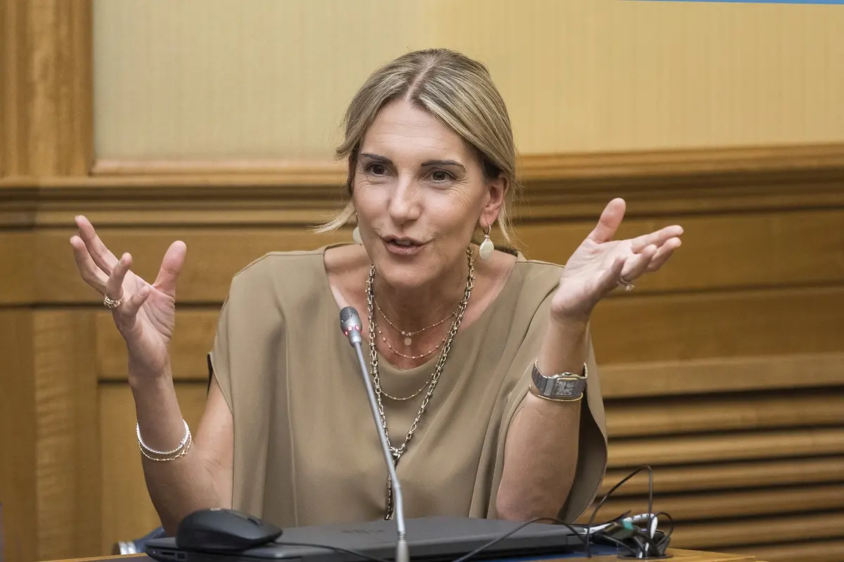 RAFFAELLA PAITA, POLITICA , IMAGOECONOMICA