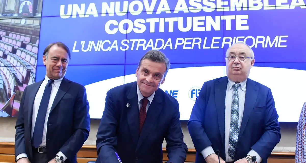 «Una nuova Costituente o sarà dittatura». L’allarme di Azione e Fondazione Einaudi