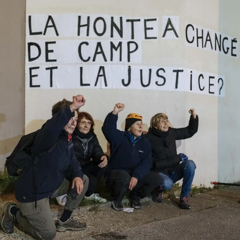 «Senza consenso è stupro»: Parigi dice sì alla riforma
