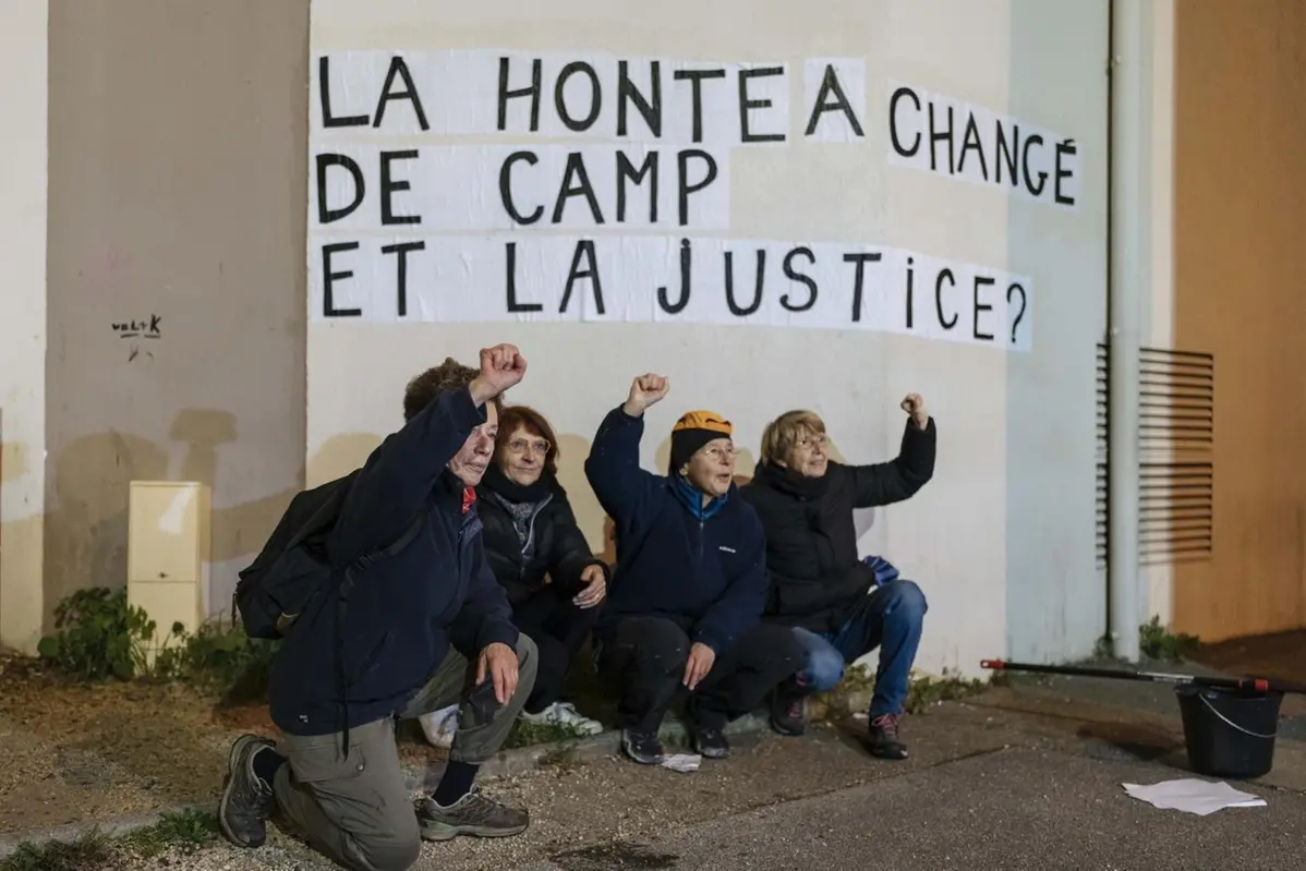 «Senza consenso è stupro»: Parigi dice sì alla riforma