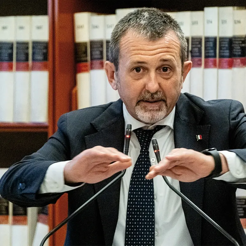 Delmastro boccia lo “svuota carceri”, mentre i Garanti chiedono riforme urgenti