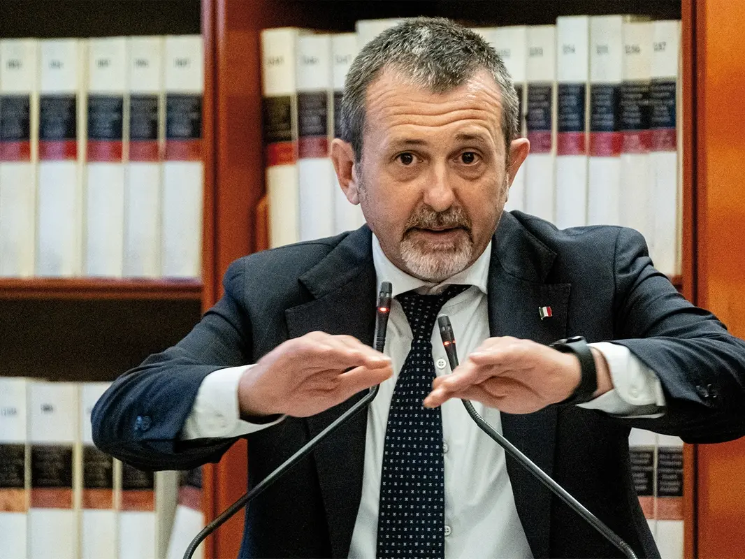 Delmastro boccia lo “svuota carceri”, mentre i Garanti chiedono riforme urgenti