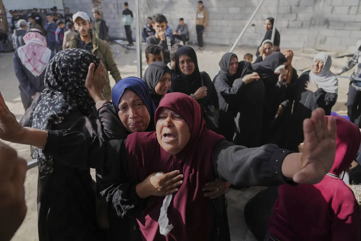 Attacco dell\\'esercito israeliano a Khan Younis nella Striscia di Gaza Attacco dell\\'esercito israeliano a Khan Younis nella Striscia di Gaza , APN