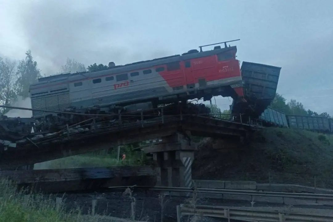 Il ponte crollato in Russia