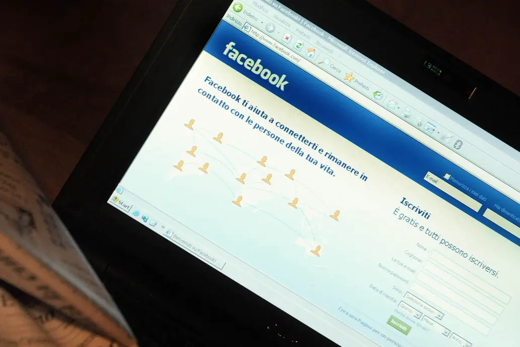 FACEBOOK , IMAGOECONOMICA
